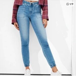 American Eagle High-Waisted Light Wash Jogger Jeans